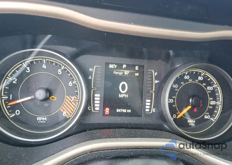 2015 Jeep Cherokee Latitude z USA, uszkodzony, nr VIN 1C4PJMCS3FW665884